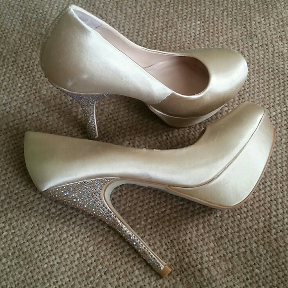 Steve Madden Shoes - Satin Steve Madden heels